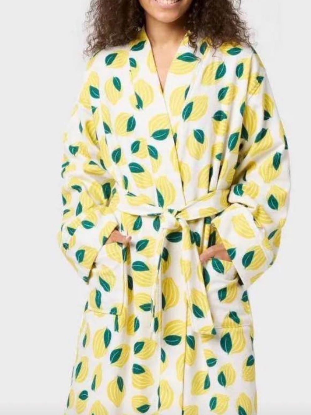 Room Essentials White Robe with Yellow Lemon & Green Leaf Print